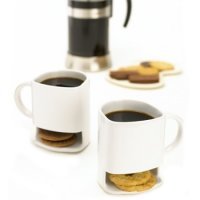 Так эта кружка как раз для левшей. В левой - мышка, в правой - кружка. 
А вот для тех и других: