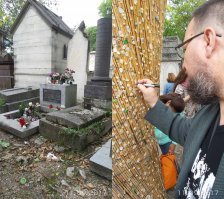 в сентябре посетил перляшез... естсно сходил к джиму моррисону, всё как положено - жвачку приклеил, автограф оставил, смахнул скупую слезу...