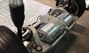 С чего это вдруг он в колесах? Вроде между колес торчал через редуктор