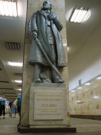 Станция "Партизанская" до переименования её в 2005 году, в честь 60-летия Победы, называлась "Измайловский парк" "Измайловской"она была, но давно. Нынешняя "Измайловская" - это соседняя с "Партизанской" открытая станция.