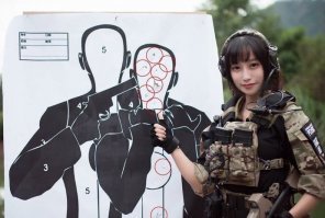 На самом деле так всё и есть, при антитеррористических операциях большая часть заложников погибает именно от рук бойцов антитеррора. И для них это типа норма, потери среди заложников до 30 процентов считается допустимыми.