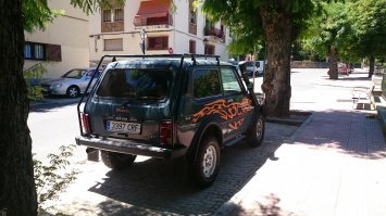 ну так-то наших машин в европе хватает...

а на фото больше похоже (по номерам) не на Японию, а на США. Таки там жигуль встретить сложнее