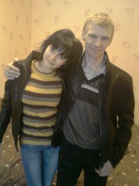 Плюсую... цветные фотки - я с приёмной дочкой.. правда, развелись, и теперь она живёт с моей бывшей женой, её матерью, но я до сих пор её дочкой зову.. ч/б фотки -  я с родной дочкой, и с самого рождения мы с ней лучшие друзья, сейчас она уже взрослая, замужем.. 
 и третья - тоже приёмная, и тоже с матерью живёт, иногда в гости приезжает, тоже до сих пор дочкой считаю, а она меня папой зовёт..
 не понимаю, как можно детей обижать..