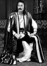 Ну, справедливости ради, в "Рейтинге самых красивых узбеков", он на 12 месте. А вот например 4е:)