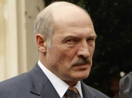 Вперёд батьки?
Может, ещё и зимой на улицу без шапки? ;)