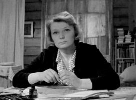 У Андрея Ростоцкого не только отец режиссер, но мать известная актриса - Нина меньшикова, например играла Веру Круглову в "Девчатах", которая печку топила письмами мужа