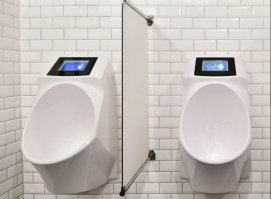 косоглазием не страдаю а обычно аккуратен , но . 
если увижу такой писуар то обязательно весь обоссу если он мне рекламу втюхивать будет .