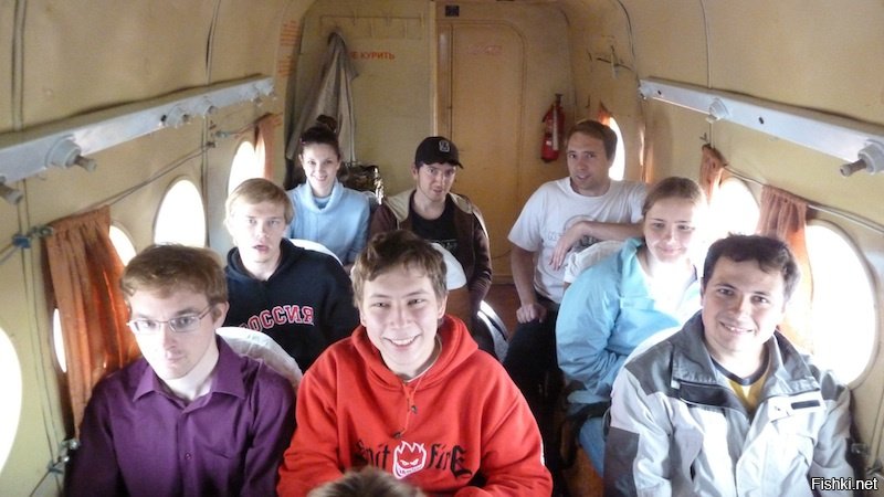 Да как так нет? Он всю жизнь был грузопассажирский с откидными сиденьями, однако были его версии и в чисто пассажирском варианте.