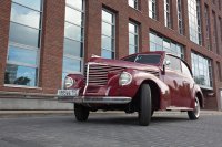 На Опеле Капитан 1938 года, тоже красивые фары!