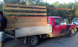 вот полезная техника. Кличка Троллейбус
в гололед не буксует за счет веса пирамиды
полезного груза везет полтонны, 5-6 окон с комплектацией
длина борта 2,2 метра, что позволяет спокойно перевозить входные двери
рога примерно 4,5 м, возить длинномеры по 6 м без перегибов
борта открывающиеся, куда спокойно складываются чемоданы с инструментом