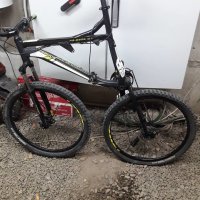 а тут не чего странного и нет, это так называемая модель вела двухподвесной,вот и все, он просто в разборе, а вот в сборе.