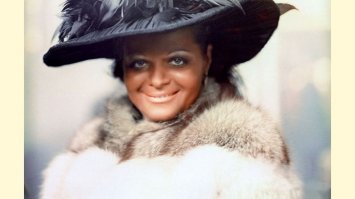 Гримируй, не гримируй, все равно получи...лась загорелая Долина. 
Не люблю Долину.