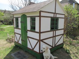 Хороший у девочки домик. Но дорогой. 5000$ жалко на это тратить. У меня на строительство  домика для дочки ушло долларов 150 и 2 дня.
Если у тебя есть дочка, 150$ и пара дней, то вот. Тут , типа , инструкции.