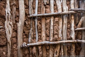 Креативная рождественская ёлка из старой шины и трубок ПВХ