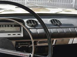 Продолжайте разводить "коллекционеров". Что сразу бросилось в глаза и навеяло сомнения-панель приборов от ВАЗ 21013 либо 21011. Вёсла на дверях и задние ремни безопасности(!) совсем не от "копейки".