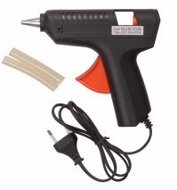 Мужчина собирал шишки, а соседи над ним смеялись