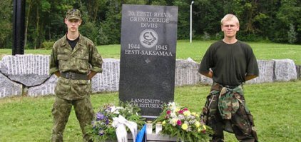 А я даже уверен. И в Литве, и в Латвии, и в Эстонии и на Западной Украине.
1. Литва
2. Латвия
3. Эстония (времен войны не нашел, зато сегодня фашистов там чтят)
4. Львов (даже в цвете)