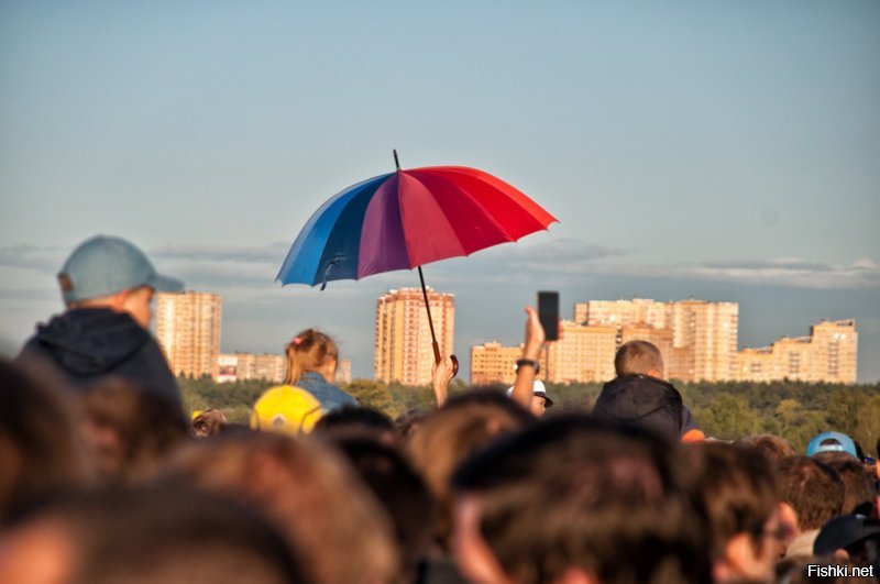 Спасибо Вам автор! Всегда приятно встретить единомышленника! 
Не в смысле, что тоже умею пользоваться фототехникой. А в том, что уже давно и так же как Вы познаю дзен через окно видоискателя. И, остановив на мгновение ход времени, сохраняю на память частичку этого мира, моего с ним взаимодействия и эмоции, которые он дарит даже спустя годы, через затерявшиеся на диске мегабайты. 
Доброй Вам ночи! ...или утра.
