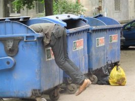 У нас давно уже у бомжей дома из контейнеров.....правда не из морских!!!
