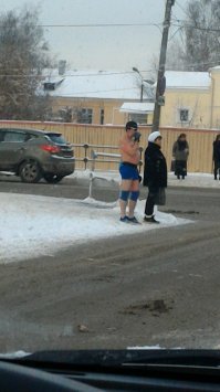 Это, что бы смазка в шарнирах не застывала )))