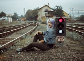 И талия... - нету у нее талии !