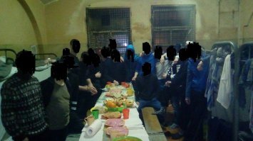 Бутырка, встреча 2017 года. Камера с тремя славянами, остальные не русские. Это уже те, кто после суда ждет отправления к постоянному месту отбывания наказания... Ну и те, кто еще не осужден. (У хозотрядовских условия получше)