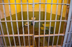 ст. 116 УК РФ - до двух лет тюрьмы. Ну, ему и пол года хватит, что бы соответствующее воспитание получить, раз уж родители не научили.