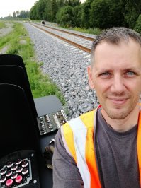 А я, новые устанавливаю =) c LED головками. Это на перегоне. Капремонт, ВСЁ новое.