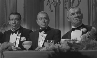 Мне в этой роли очень напоминает небезызвестного Коломбо "Белые гетры" из "В джазе только девушки" (Джордж Рафт)