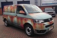 Это специальная пленка, чтоб не угнали)