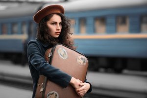 Дочитал. Утер слезы. Встал, оделся.
Жена спрашивает:
-Ты куда?
-Пойду встречу кого нибудь...
Получил п"зды!