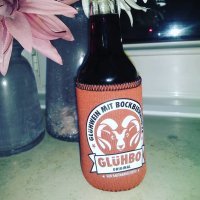 эта приблуда вовсе не для мороза, а наоборот что бы холодное пиво руку не морозило. Мне такую как то австралиец задарил и объяснил как пользоваться )))