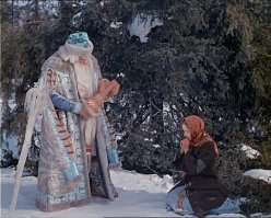 это были не Деды Морозы.А сантаклаусы. у правильного ДМ, шуба синяя.и ли такая...