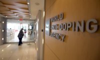 В WADA ответили Путину.

Всемирное антидопинговое агентство (WADA) прокомментировало заявление президента России Владимира Путина о давлении на организацию. 

"WADA является прозрачной и нейтральной организацией; решения принимаются советом учредителей, который на 50 процентов состоит из представителей спорта и на 50 процентов   из государственных представителей, и проводит публичные встречи два раза в год",   сказал представитель организации.
5 декабря исполком Международного олимпийского комитета (МОК) отстранил сборную России от участия в Олимпийских играх 2018 года за нарушения антидопинговых правил. Выступить в южнокорейском Пхенчхане под нейтральным флагом смогут только спортсмены, доказавшие свою  чистоту .
На следующий день президент России Владимир Путин одобрил участие россиян в ОИ под нейтральным флагом и заявил, что Россия сама отчасти виновата в том, что национальную сборную отстранили от участия в Олимпиаде.