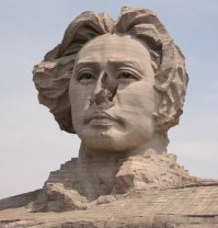 В Китае построили огромную голову Мао к 116 дню рождения вождя