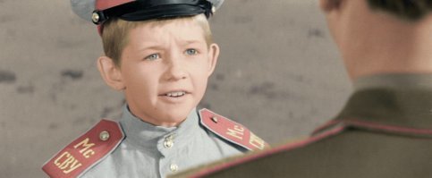 Вот этот мальчик тоже решил не связываться с киношной карьерой и сейчас об этом совсем не жалеет...