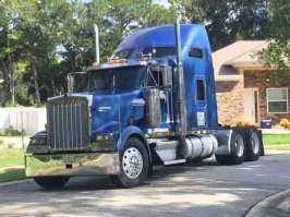 Это Kenworth W900L.
