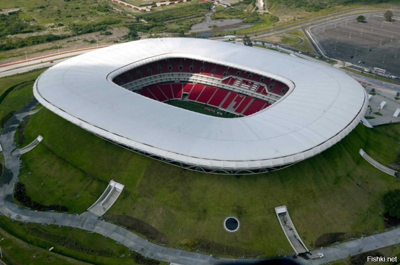 Стадион Омнилайф в Гвадалахаре (Мексика) покрыт травой