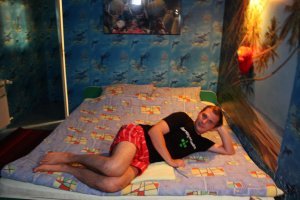 Лет так 10 назад поехали с женой из Бельгии в Юрмалу :) по дороге уже за Варшавой подумали снять какой нибудь номер поспать да утром поехать дальше , когда снимали на говорят номер хороший ну ок , зашли офигели ну ладно деваться не куда , пошел я в душ намылился и тут на тебе воду отключили стою в пене говорю милая беги на рецепшен скажи воды нет , сходила включили но по истечению 40 минут :)