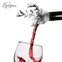 Торопитесь! Блюющий олень может украсить ваш праздничный стол!