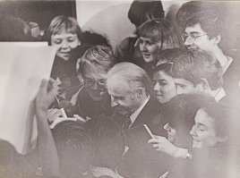 Январь 1985 года
МГУ им . М.В. Ломоносова
Аудитория 2109
Лекция Тура Хейердала для студентов Географического факультета и всех желающих....
Фото мои....