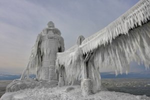 Постепенное оледенение и обрастание людом.