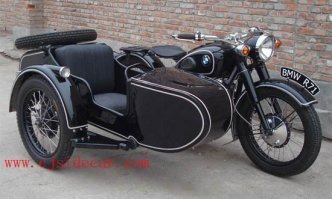 Немецкий тяжелый мотоцикл BMW. Автор, в школе же каникулы, иди во двор в снежки играть.