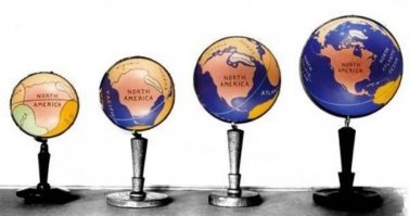 Учитель ЙОПТА!!! Ты ещё расскажи как Бог Землю за 7 дней создал!!! Литосферные плиты это первая оболочка планеты. Когда в глубинах планеты начались высокотемпературные (5000-6500 С) ядерные процессы запустились трансмутационные процессы зарождения новых элементов. Объём планеты стал увеличиваться, первичная оболочка раскололась на отдельные фрагменты (континенты) и стала плавать по поверхности. Если объединить берегами континенты, то планета по экватору будет около 9000 км против нынешних 40000 км. Диаметр протоЗемли сам посчитаешь?.. Умник.