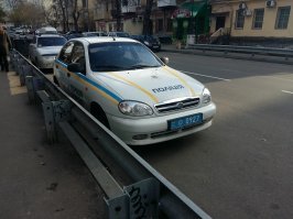 а вот мои приколы личные: (1фото) люди фотографировались рядом, не верили везению. (2фото) 3 дня назад у меня эвакуировали авто, т.к. считается парковка на мосту, а им видимо закон не писан