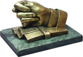 да да ОТКАЗАЛСЯ.... "истечением прав на показ"