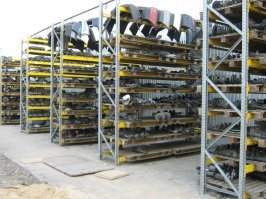 авторазборщики смотрят и пьют валидол