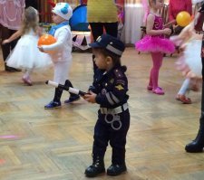 Забавные новогодние костюмы, в которых точно стоит встретить новый год