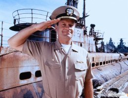 Капитан Терехин моего времени...

В фильме конечно про америкосов и их учения, но капитан Додж так же обманул корабли условного противника, прошел мимо сонаров под брюхом контейнеровоза...