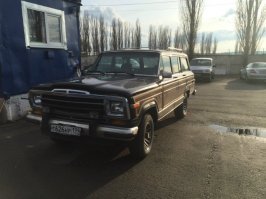 автор забыл еще одну легенду, ПЕРВЫЙ в мире ЛЮКСОВЫЙ внедорожник
Джип Гранд Вагонир
Вагонер это первый реальный внедорожник с комфортом легковушки - уже потом глядя на него был выпущен Рейндж Ровер, который теперь "Классик"

оснащалась в топовой комплектации двигателем v8 объемом 5,9 литра и мощностью  142 лошади. Зато какой крутящий )))

электро стекла, электро зеркала, автоматическая коробка, в 91 году даже климат ставили. Электро привод сидений, кондиционер, кожаный салон